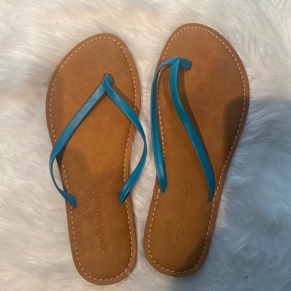 Amazon essentials size 6 blue slip on sandals NEW - Picture 1 of 2